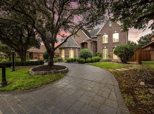 12 Champions Bend Cir, Houston, TX 77069