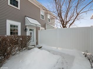1365 Oxford Cir, Roselle, IL 60172