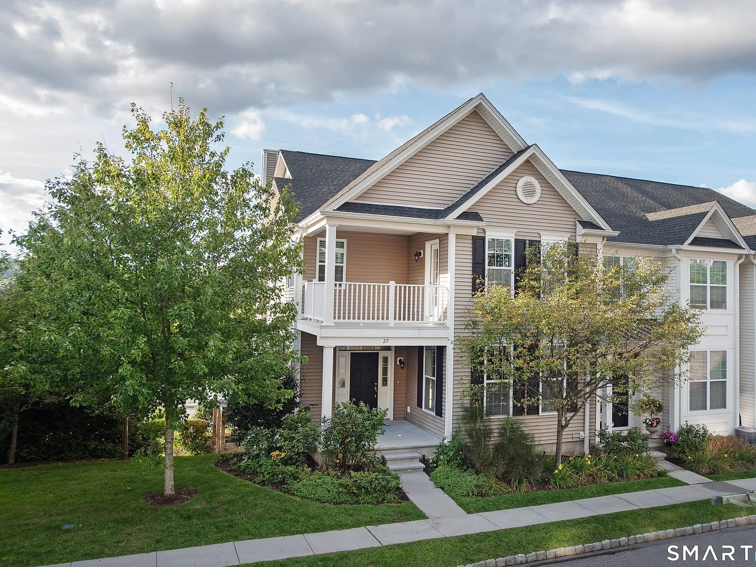 3 bed, 3.0 bath, 2350 sqft, $5,300 — Photo 1