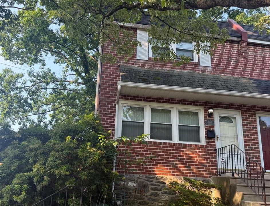 1st image of 821 Beech Rd