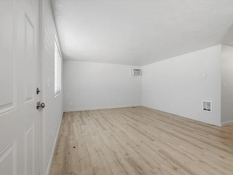 3114 Iowa Ave #1 — Photo 3