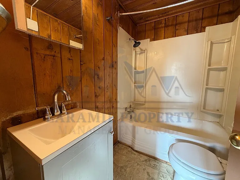 407 1/2 S 5th St #B — Photo 8