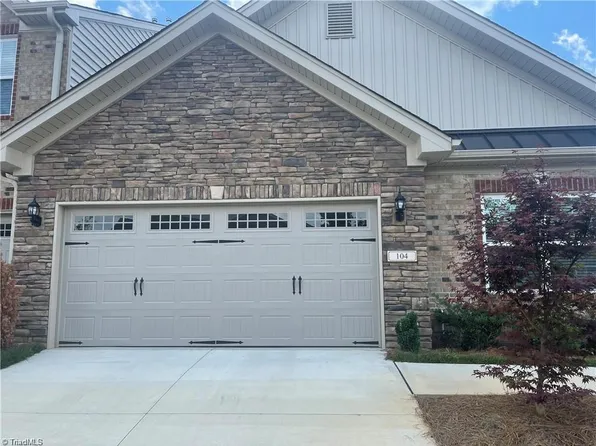 104 Saint Francis Dr, Gibsonville, NC 27249