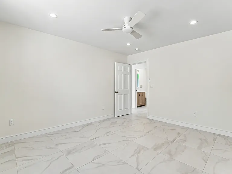 19008 Hartland St #913S38 — Photo 10