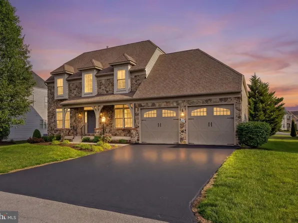 142 Lewis Washington Dr, Charles Town, WV 25414