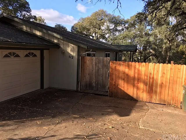 512 Forest Dr photo 1