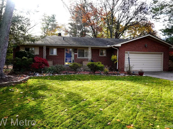 18745 Alhambra Ave, Lathrup Village, MI 48076