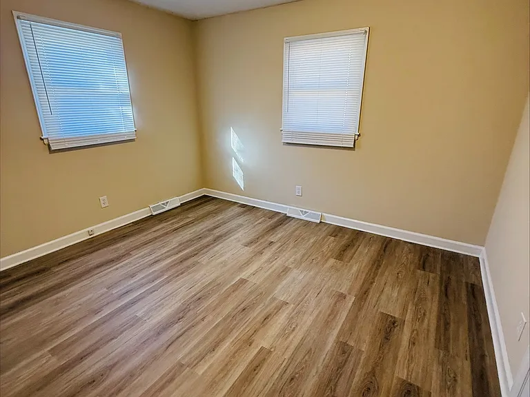 601 E Brown St — Photo 4