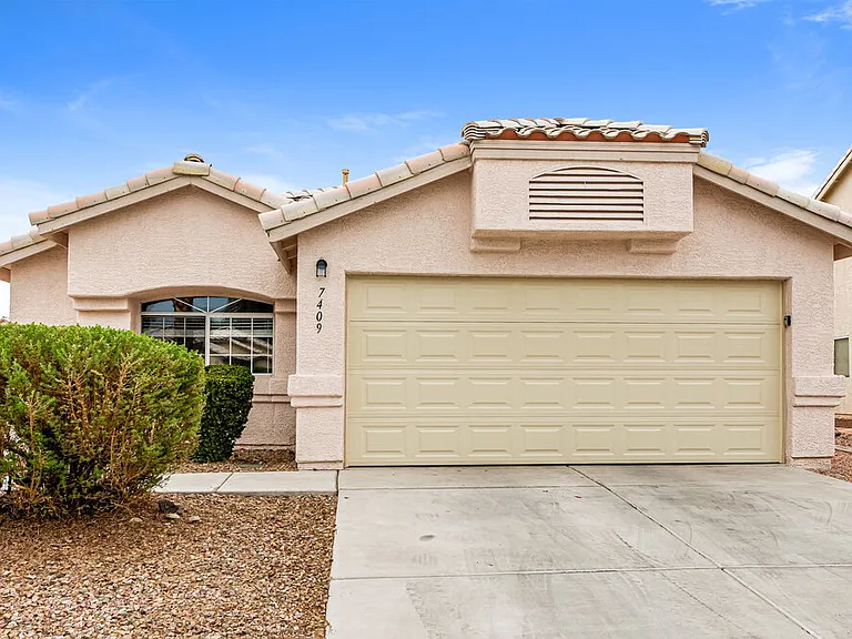 7409 Hickory Hills Dr — Photo 1