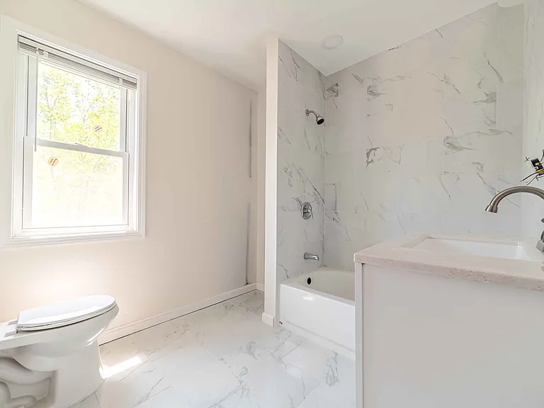 156 Leicester - FDR — Photo 12