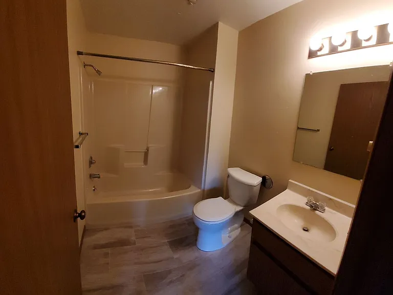 522 E Bronson Rd — Photo 8