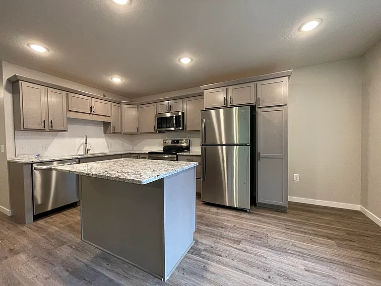 Gateway Place Apartments — Photo 70
