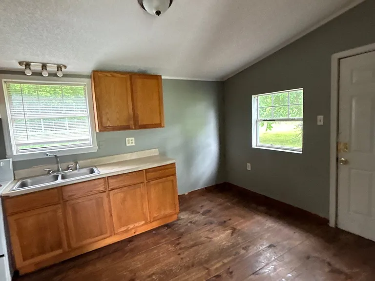 102 Tuxedo Dr — Photo 4