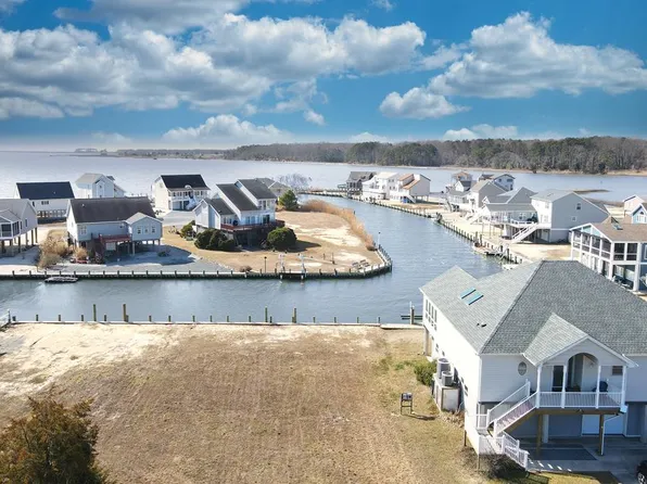 1443 High Sea Dr, Greenbackville, VA 23356