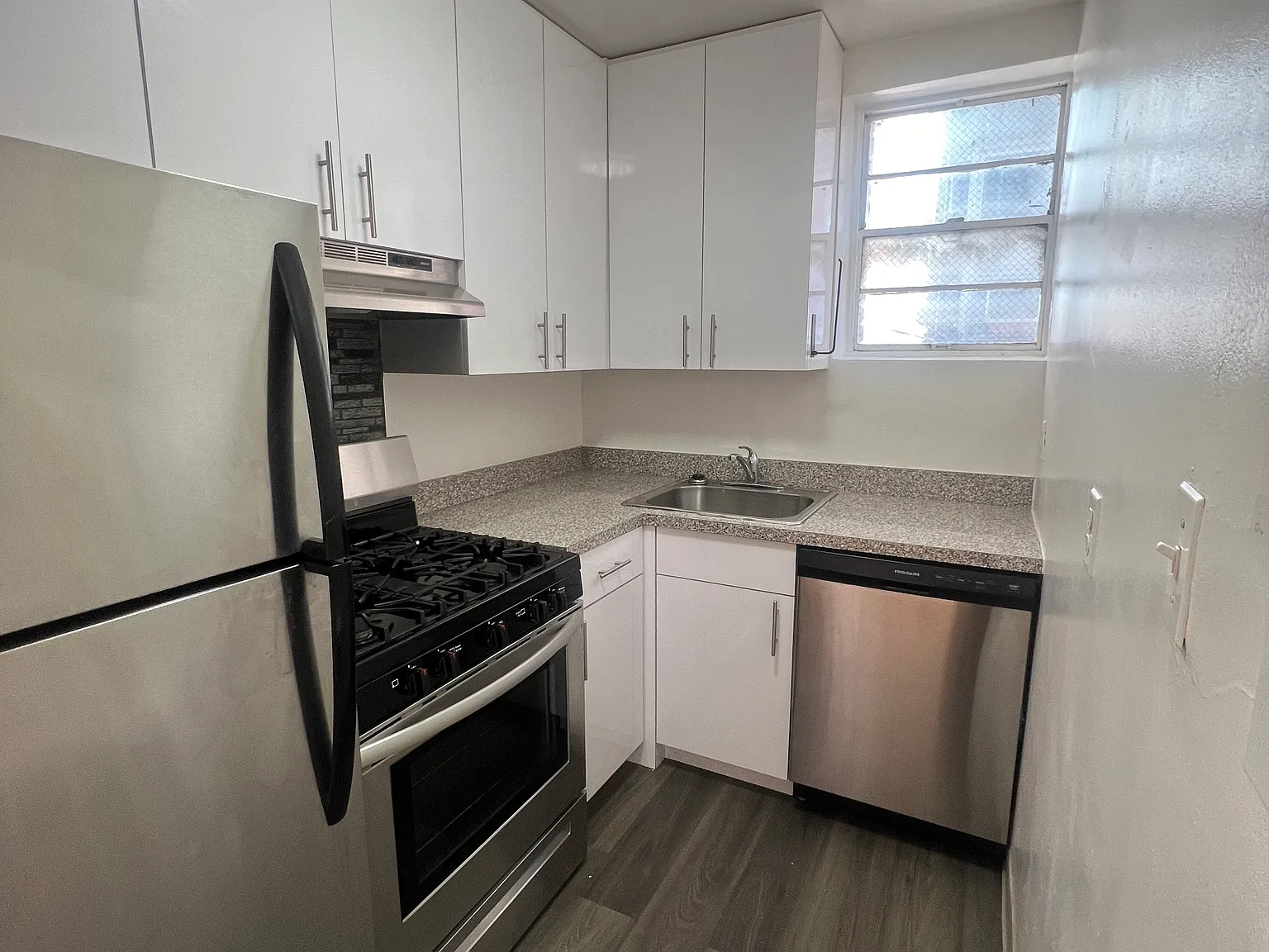 1 bed, 900 sqft, $2,425 — Photo 2