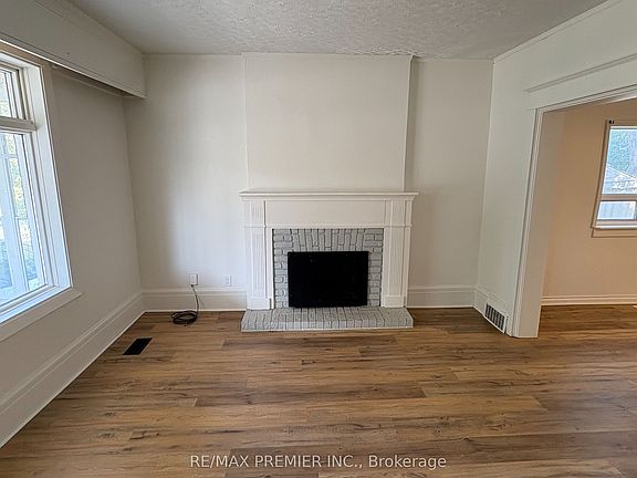 5th image of 33 Royal York Rd