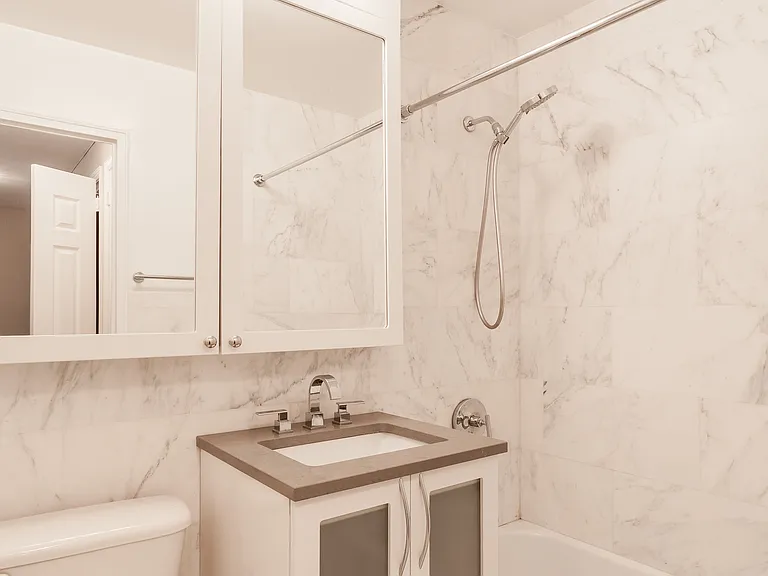 251 E 32nd St #3E — Photo 9