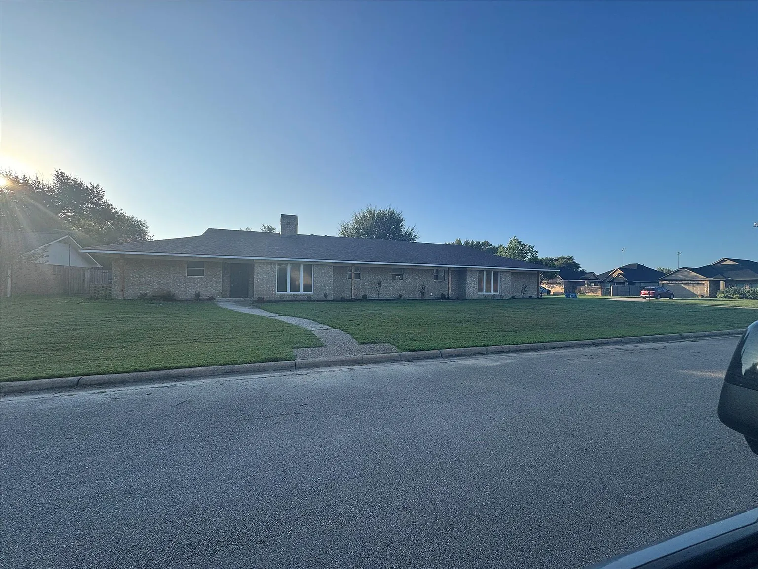4 bed, 3.0 bath, 2810 sqft, $3,250 — Photo 3