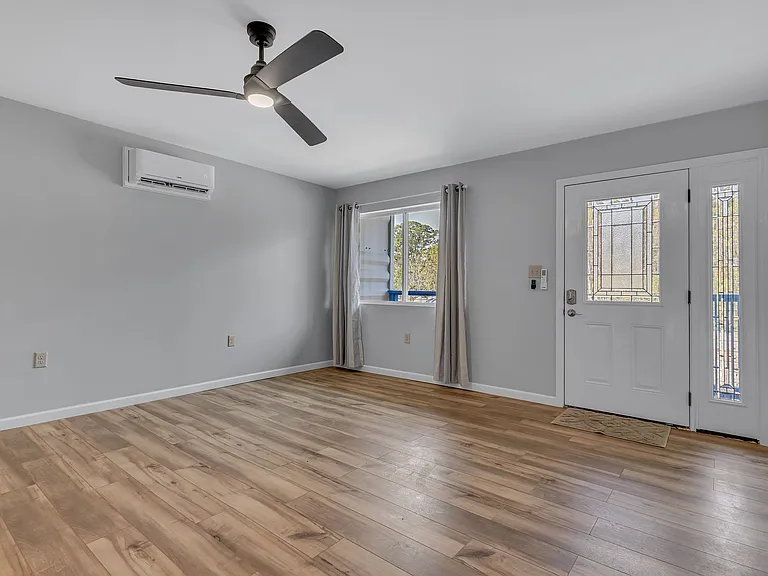 1406 Container Way — Photo 7