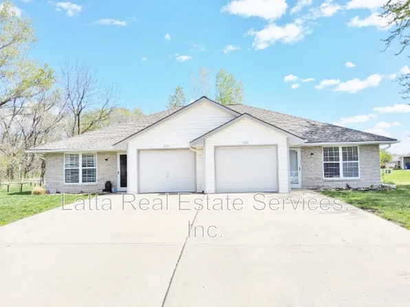 1033 SW Ephraim Dr, Blue Springs, MO 64029