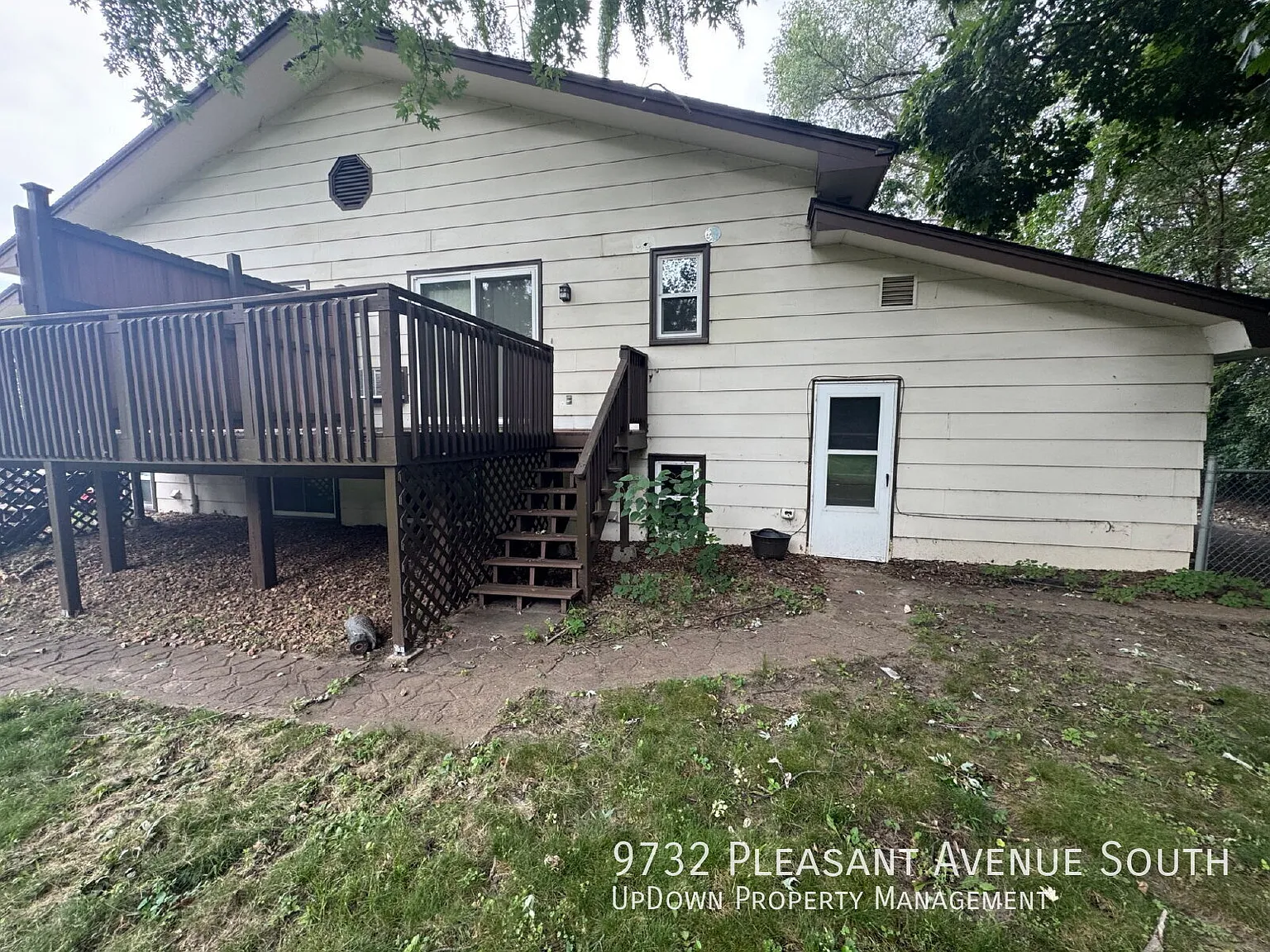 Side by side duplex Discover Comfort and Convenience: Spacious 2-Bedroom with 1.5 Baths at 9732 P... — Photo 3