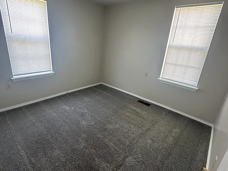 317 S Market St — Photo 6