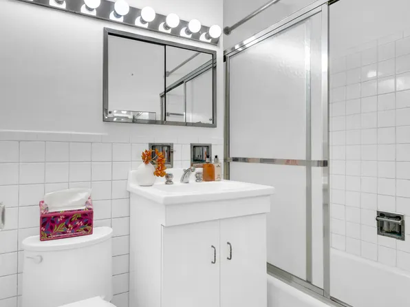 360 East 72nd Street image 7 of 13