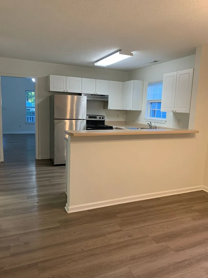 3 Bedroom 2 Bath House on Charter Drive Available Now — Photo 4