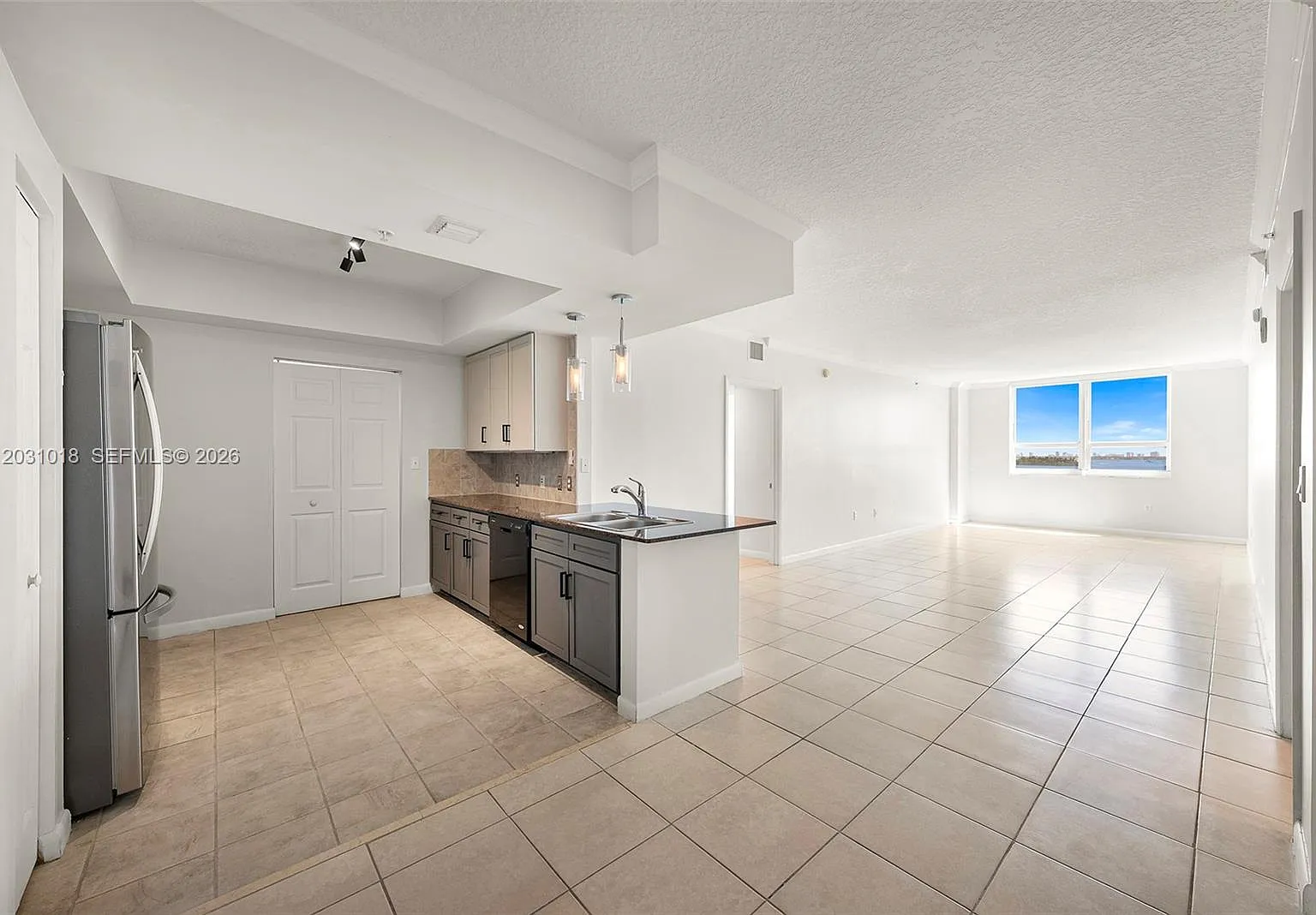 Cite Condo — Photo 1