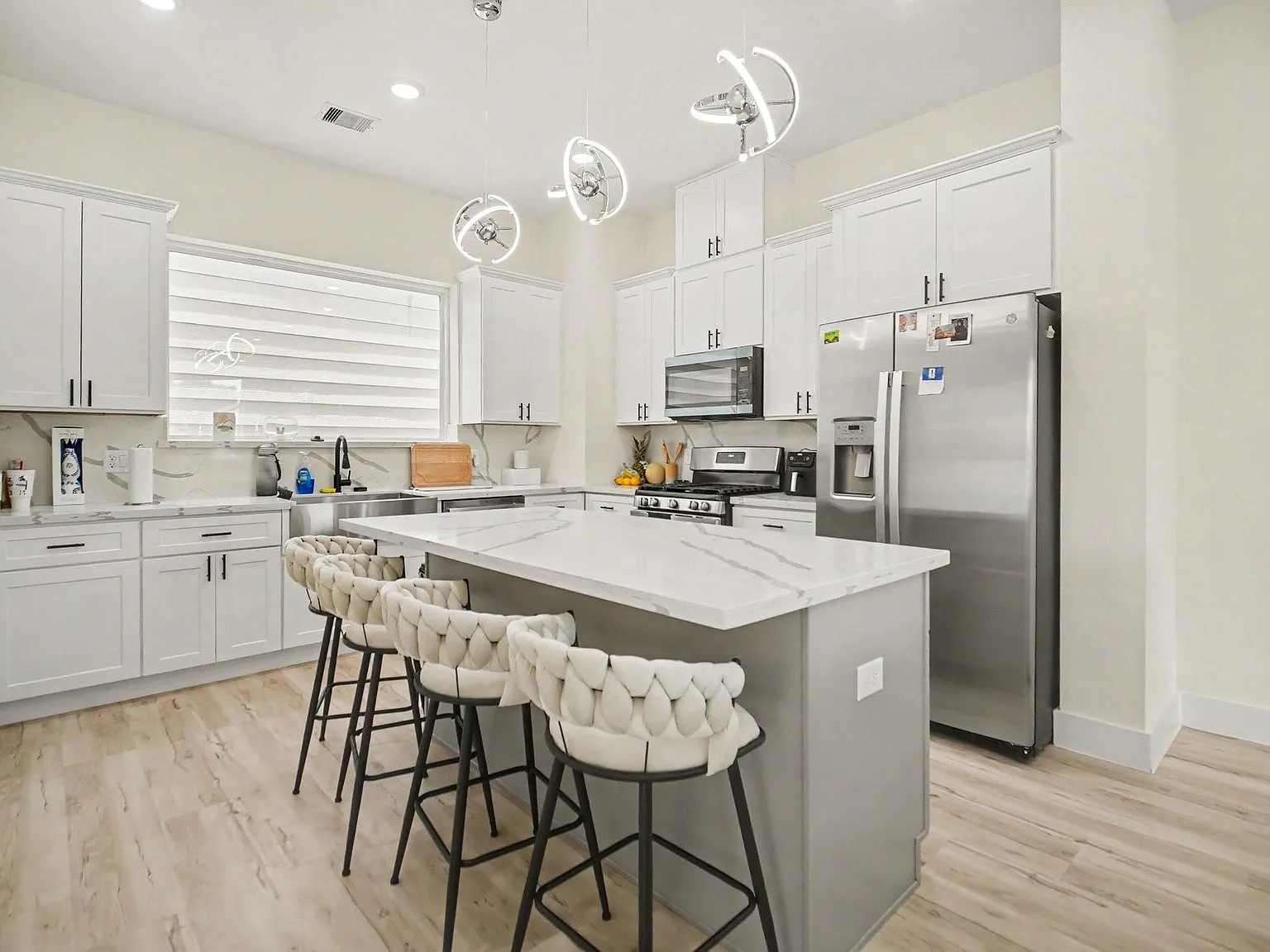 3 bed, 3.5 bath, 1874 sqft, $2,800 — Photo 4