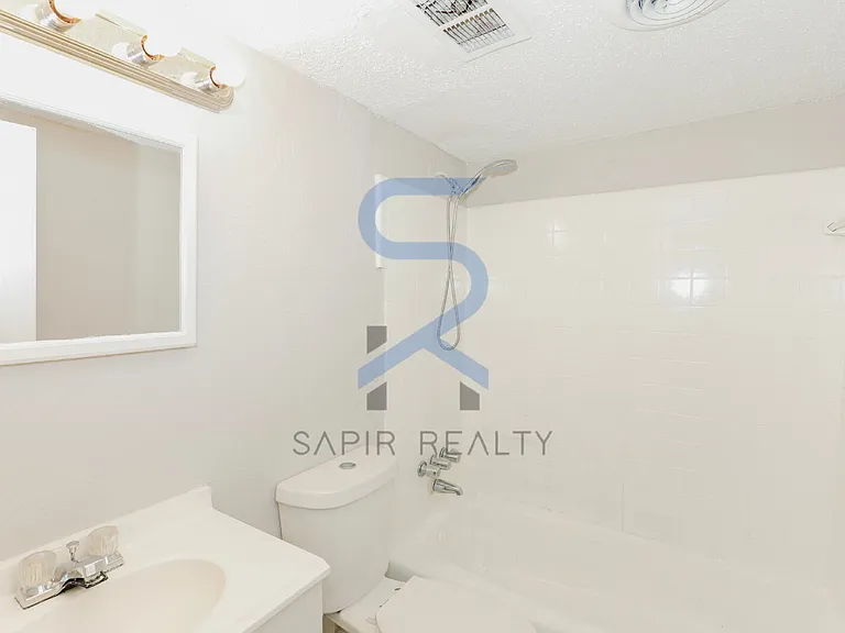 2045 Alison Ct SW #4 — Photo 11
