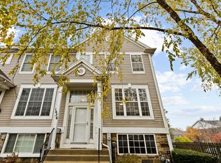 1636 Fox Run Dr, Arlington Heights, IL 60004