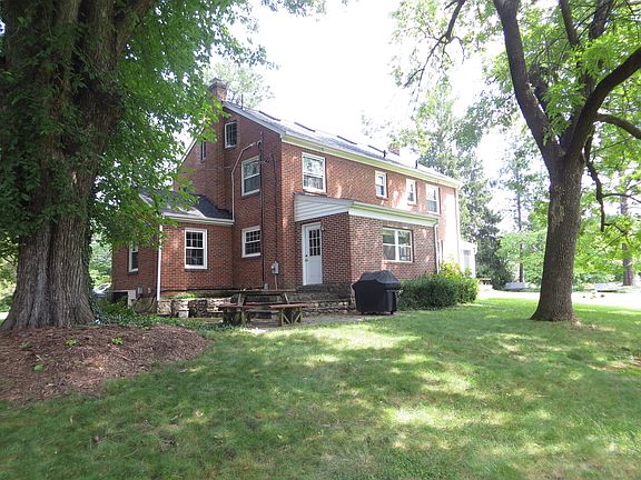 2nd image of 3200 Oakcrest Ave