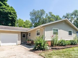 511 N Silverleaf Blvd, Carol Stream, IL 60188