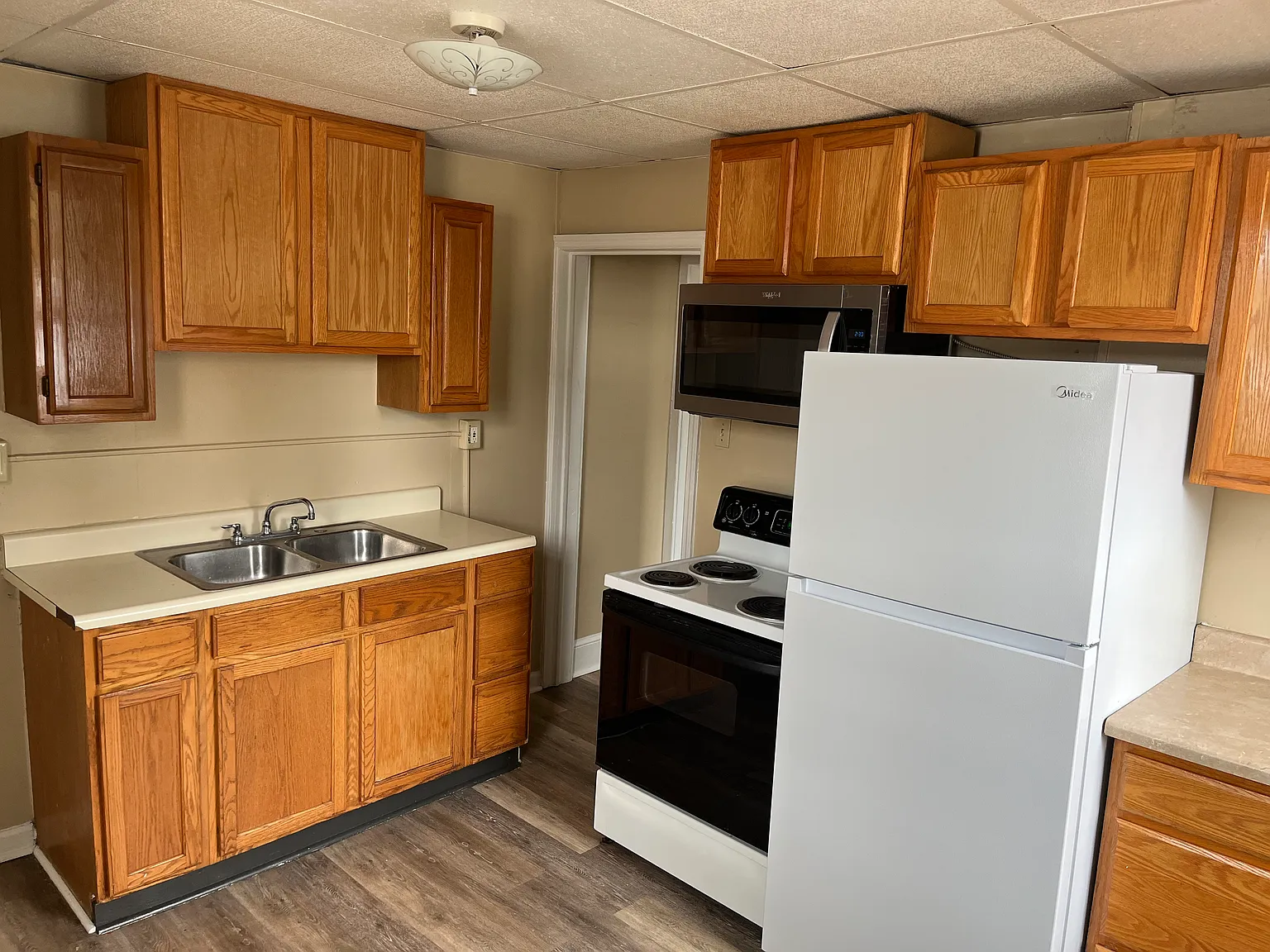 2 bed, 1.5 bath, 700 sqft, $1,200 — Photo 2