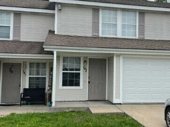 147 N Crest Dr, Raymore, MO 64083