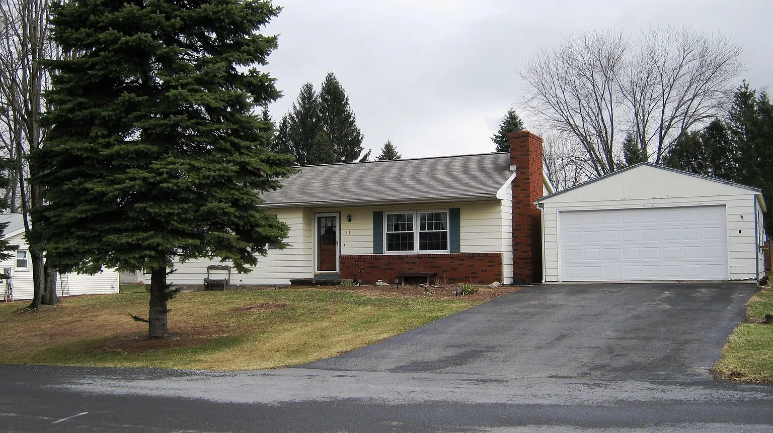 414 Hillside Dr photo 1