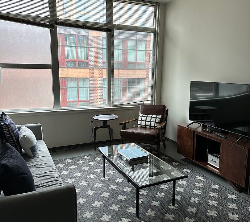 1st image of 140 E Berkeley St #512