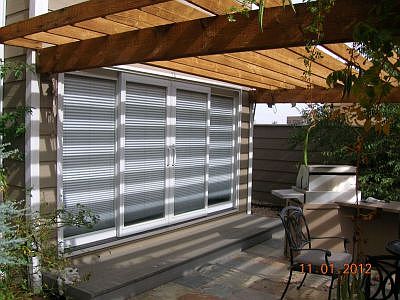 Den/Office w/access to back patio