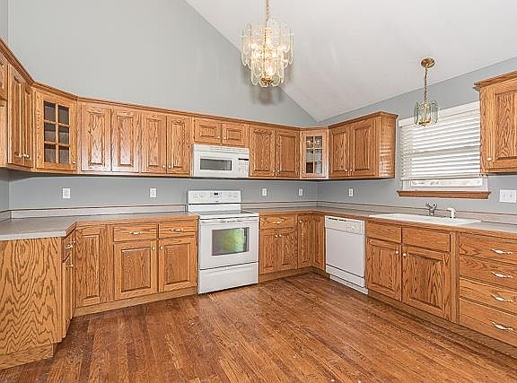 4th image of 215 Whilshire Dr