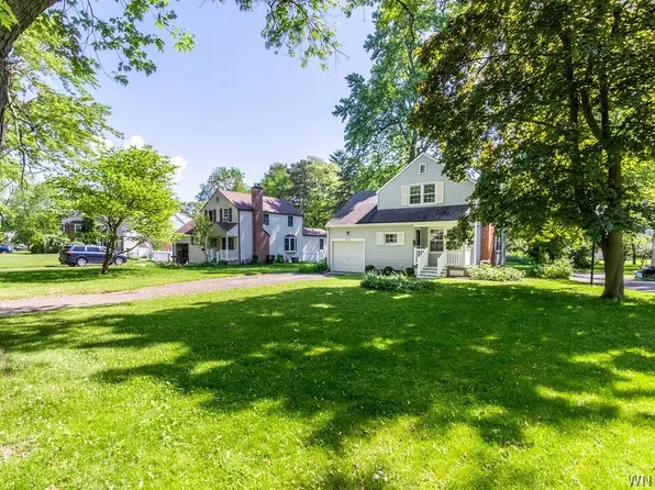 4427 Arondale Dr, Williamsville, NY 14221