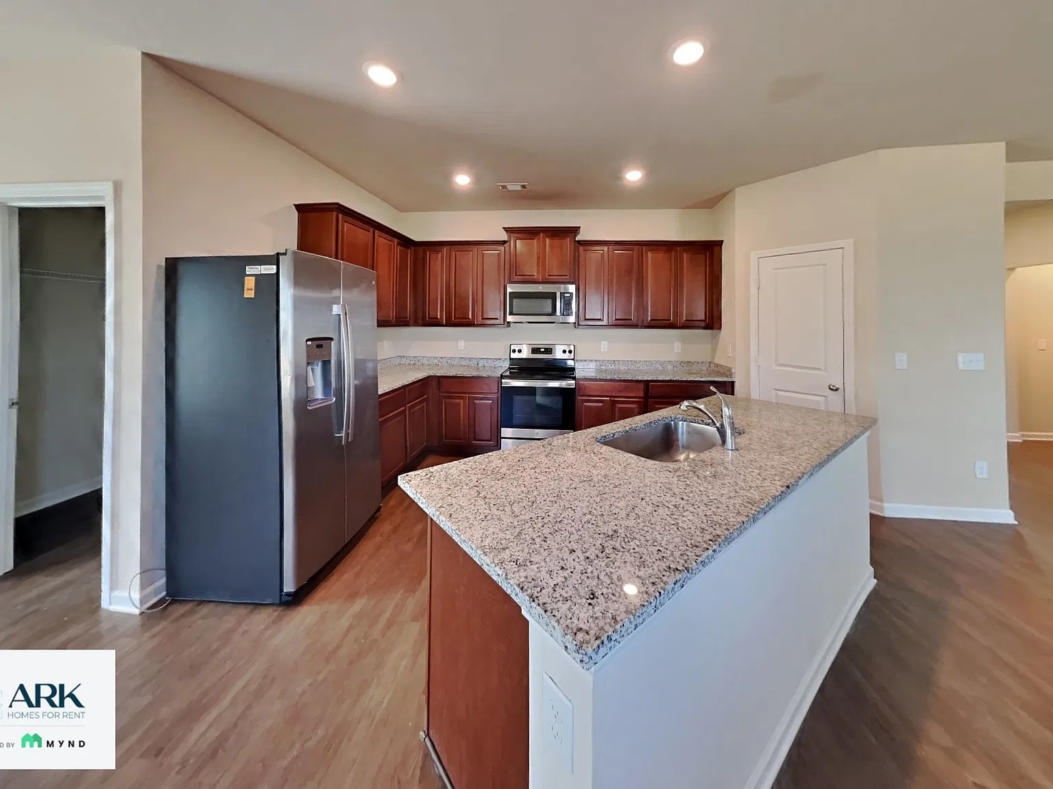 5 bed, 2.5 bath, 2619 sqft, $2,225 — Photo 3