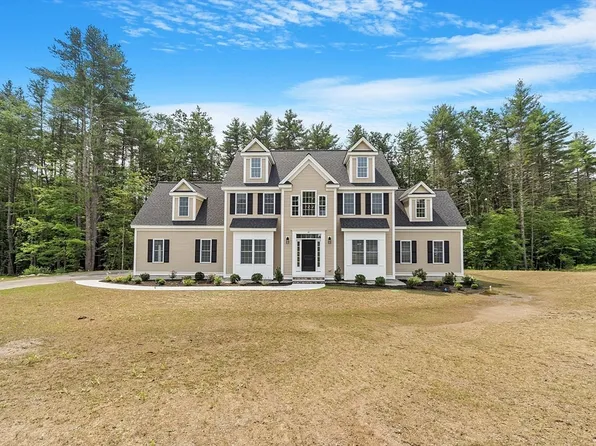 10 Robinson Rd, Pepperell, MA 01463