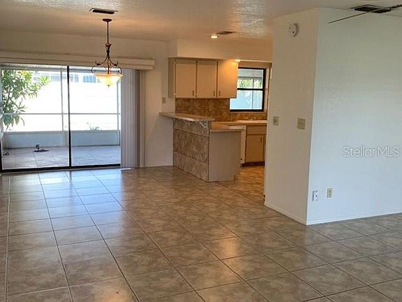 4th image of 355 Spring Lake Blvd