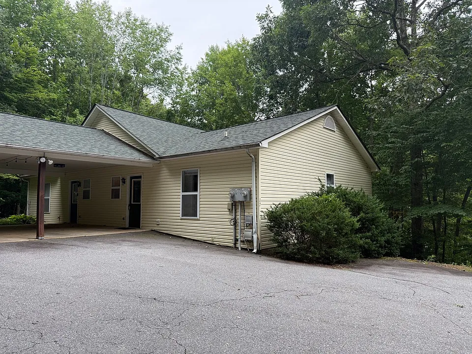 17A Tree Canopy Ln