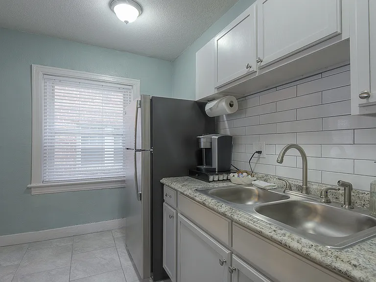 722 W 37th St #3 — Photo 11