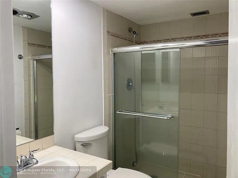 3300 N Palm Aire Dr #606 — Photo 17