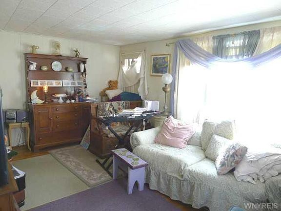 5th image of 546 Saint Lawrence Ave