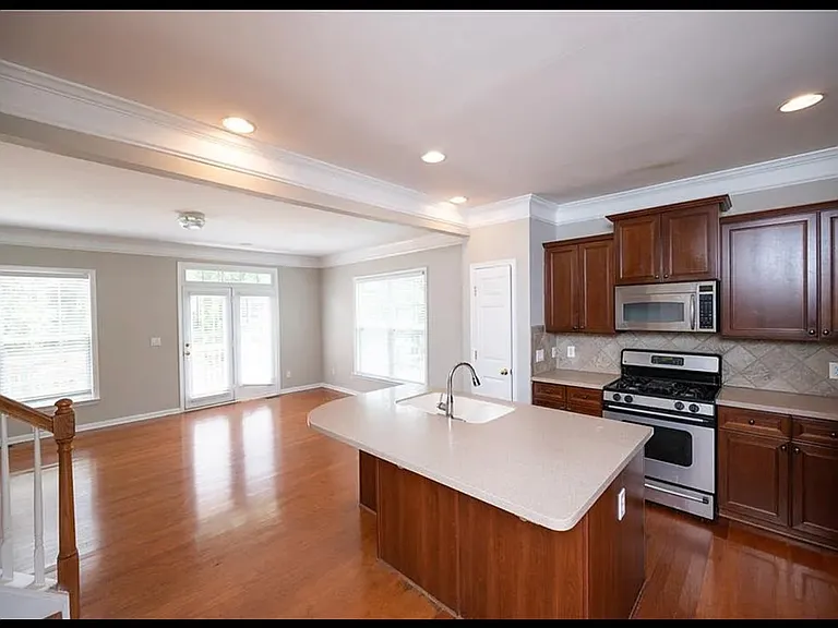 10817 Yorkwood St — Photo 5