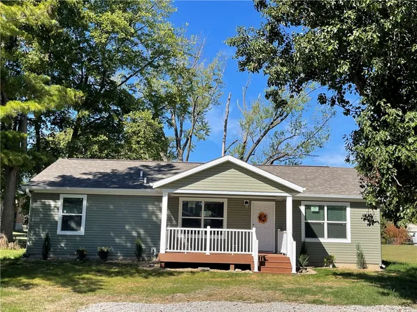 747 Maple Ave, Neoga, IL 62447